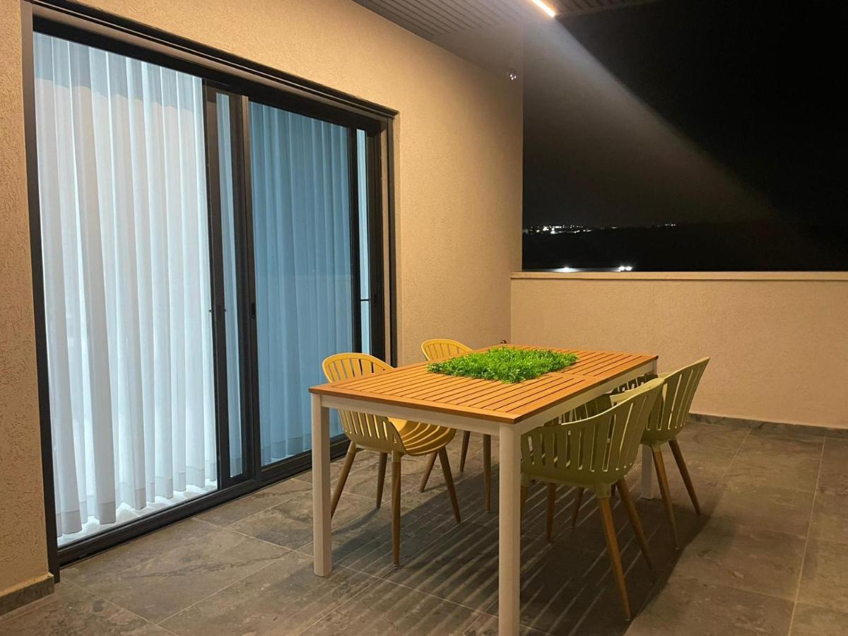 Hotel סוויטות נוף שקיעה Peqi'in Hadasha Exteriér fotografie