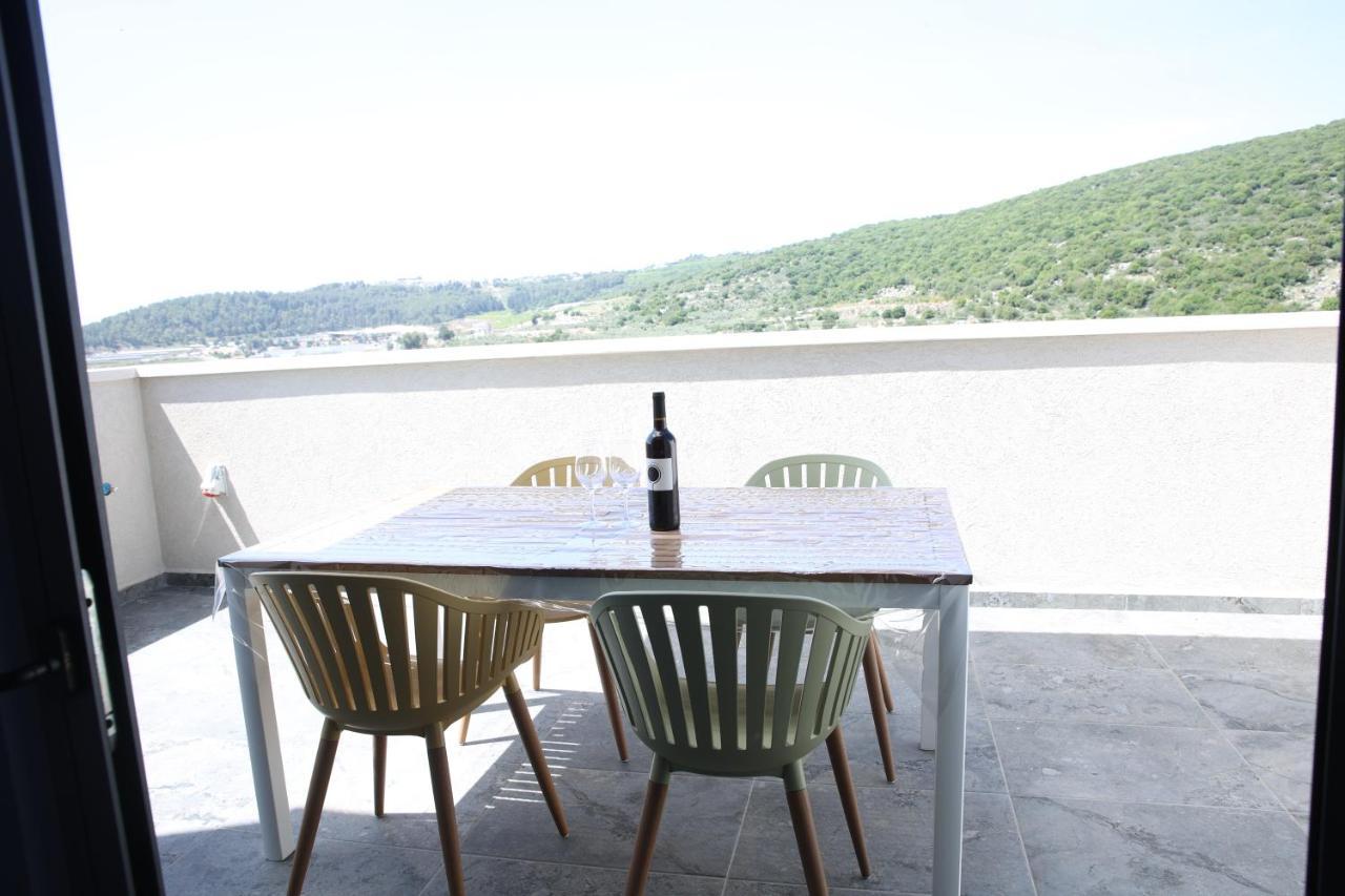 Hotel סוויטות נוף שקיעה Peqi'in Hadasha Exteriér fotografie